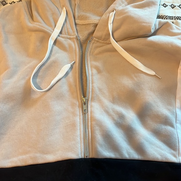 Color block quarter zip hoodie - Picture 2 of 4